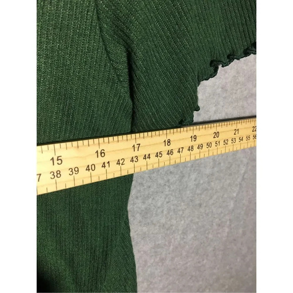 Womens American Eagle Shirt Emerald Green Button Lettuce Hem Casual Spring - Picture 2 of 4